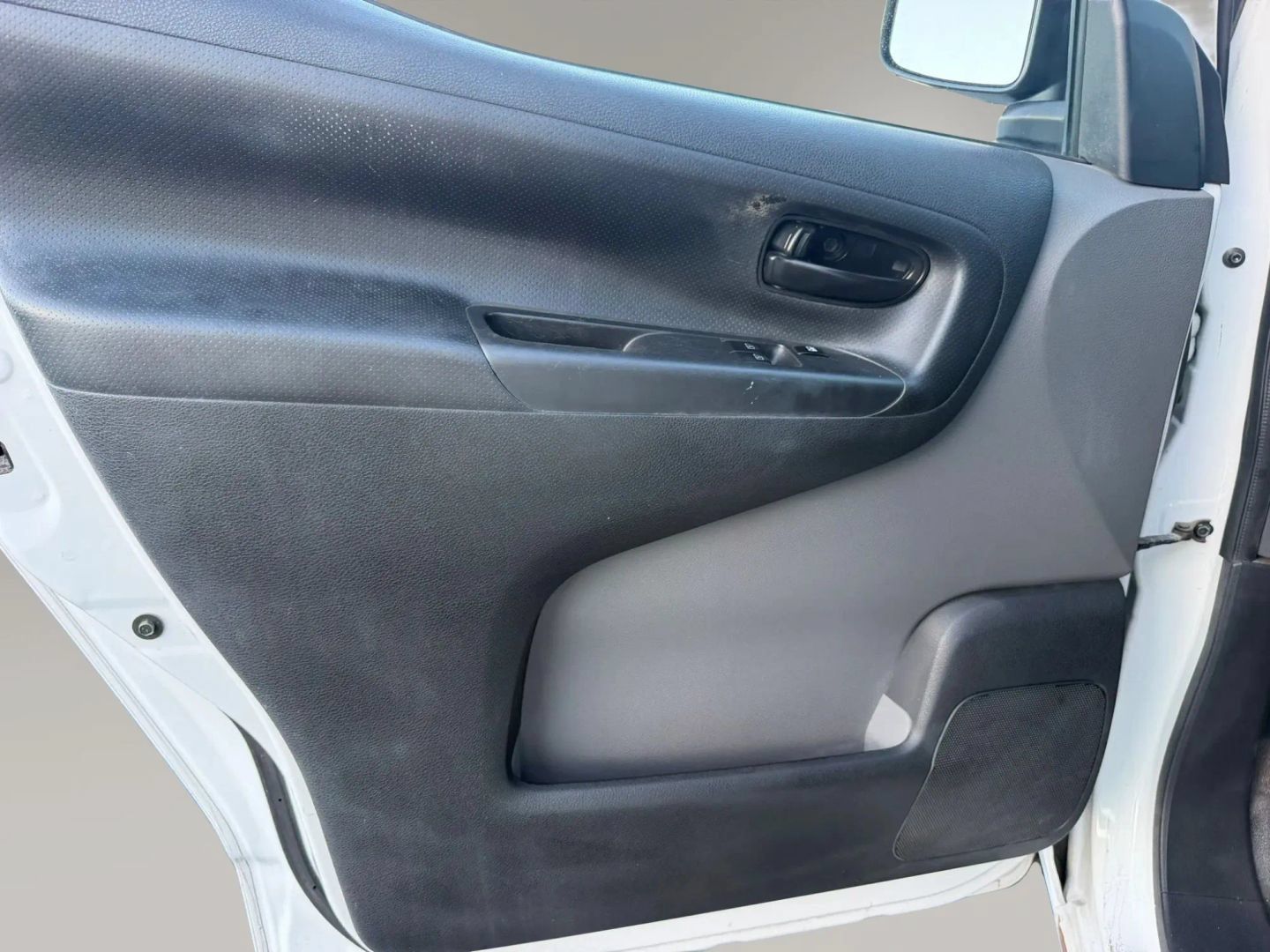 Used 2016 Nissan NV200 S FWD image 9