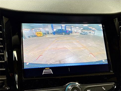 Used 2022 Chevrolet Trax LT w/ LT Convenience Package image 15