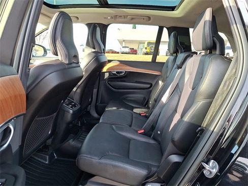 Used 2023 Volvo XC90 B6 Plus image 10