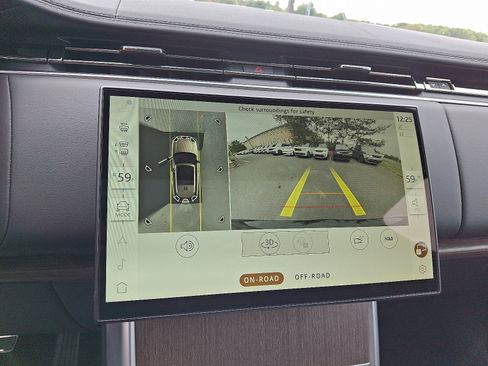 New 2025 Land Rover Range Rover SE image 16