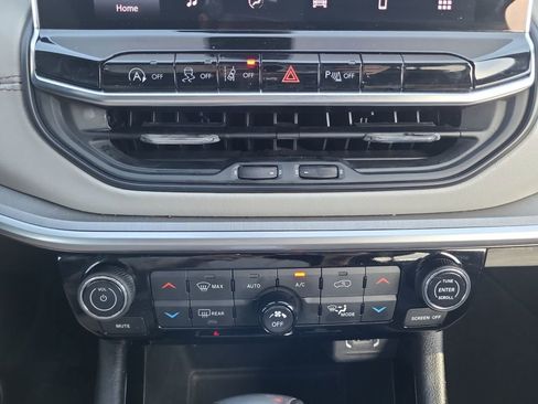Used 2025 Jeep Compass Limited AWD/4WD image 20