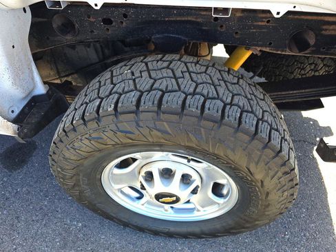 Used 2017 Chevrolet Silverado 2500 W/T image 38