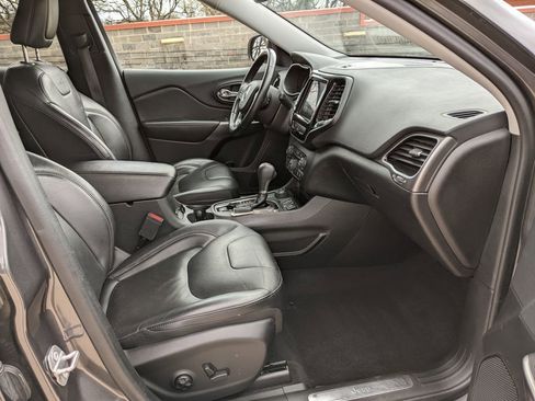 Used 2019 Jeep Cherokee Limited image 21