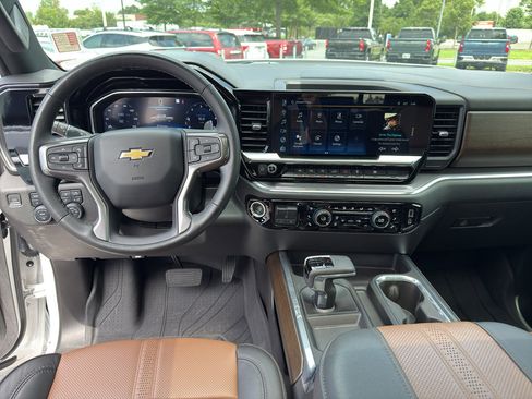 Used 2023 Chevrolet Silverado 1500 High Country w/ High Country Premium Package image 32