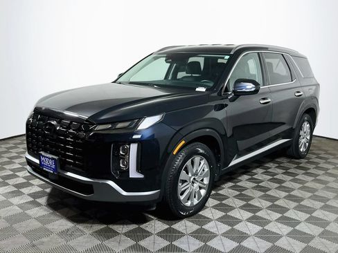 Used 2023 Hyundai Palisade SEL FWD image 3