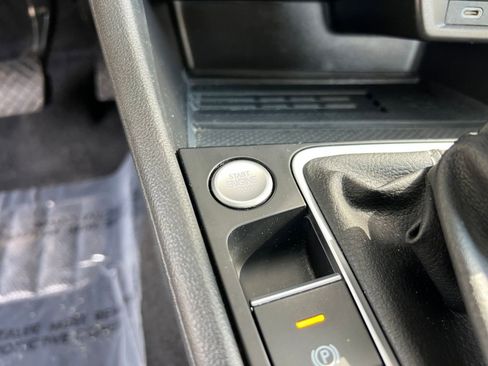 Used 2025 Volkswagen Jetta SE image 20