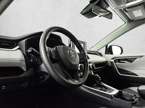Used 2019 Toyota RAV4 XLE image 10