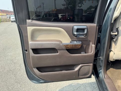 Used 2018 Chevrolet Silverado 1500 LT w/ LT Fleet Convenience Package AWD/4WD image 12