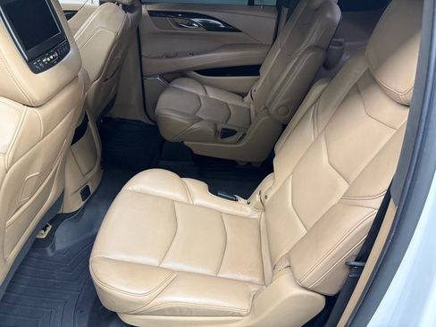 Used 2018 Cadillac Escalade ESV Platinum image 38