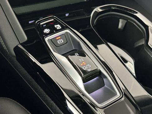 Used 2025 Audi Q5 Premium w/ Convenience Package image 21