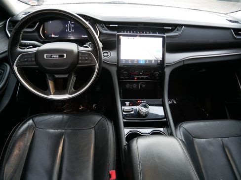 Used 2022 Jeep Grand Cherokee L Limited image 10