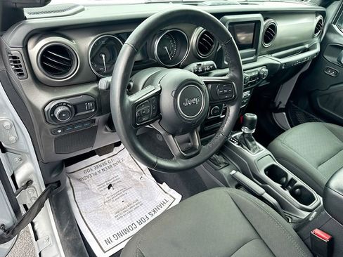 Used 2023 Jeep Wrangler Unlimited w/ Cold Weather Group AWD/4WD image 10