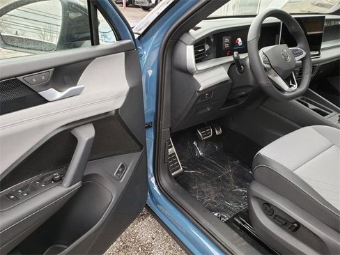 New 2026 Volkswagen Tiguan SE R-Line image 6