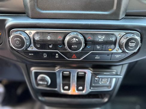 Used 2022 Jeep Wrangler Sport AWD/4WD image 26