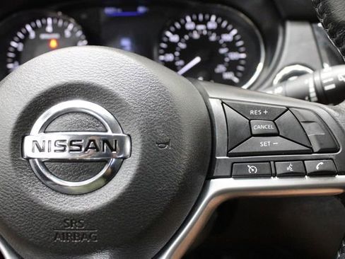 Used 2020 Nissan Rogue SV image 25