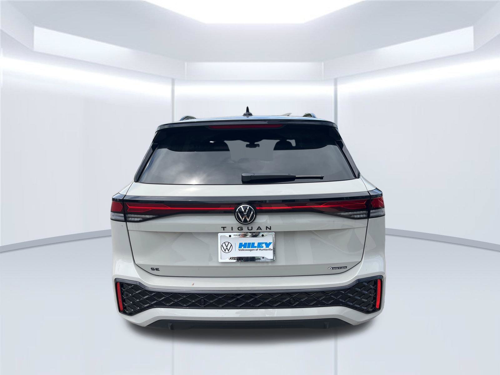 New 2026 Volkswagen Tiguan SE R-Line AWD/4WD image 5