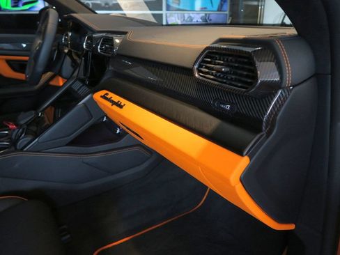 Used 2024 Lamborghini Urus S AWD/4WD image 30