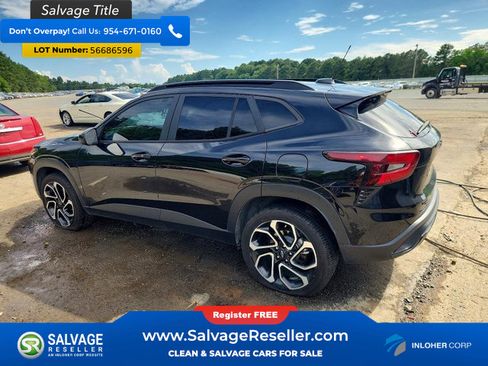 Used 2024 Chevrolet Trax RS w/ Sunroof Package FWD image 3