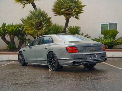 Used 2025 Bentley Flying Spur Speed image 3
