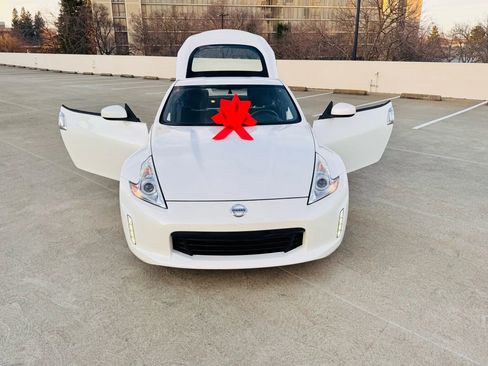 Used 2017 Nissan 370Z Coupe RWD image 41