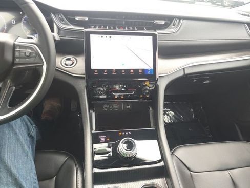 Certified 2025 Jeep Grand Cherokee L Limited w/ Black Appearance Package image 27