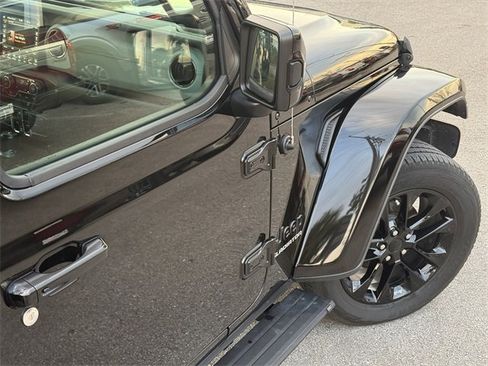 Used 2021 Jeep Gladiator Overland image 10