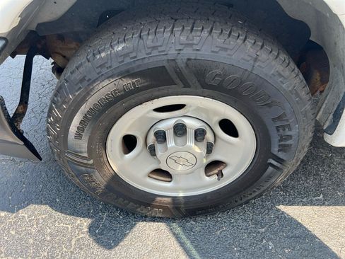 Used 2019 Chevrolet Express 2500 RWD image 19