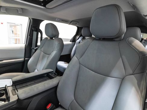 Certified 2025 Toyota Sienna XLE w/ XLE Plus Package FWD image 6