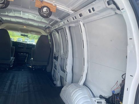 Used 2012 Chevrolet Express 1500 RWD image 18