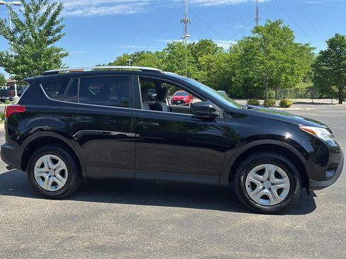 Used 2015 Toyota RAV4 LE FWD image 10