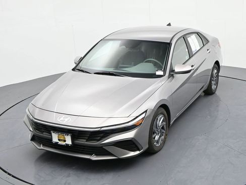 Used 2024 Hyundai Elantra SEL image 19