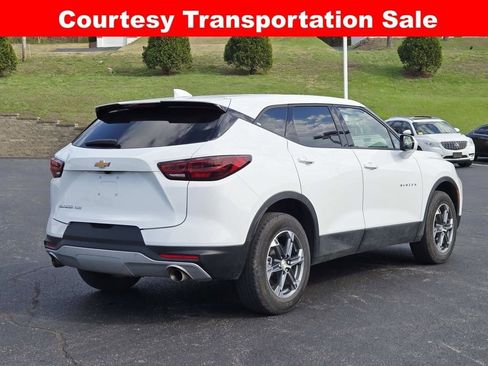Used 2025 Chevrolet Blazer LT AWD/4WD image 3