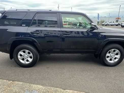 Used 2018 Toyota 4Runner SR5 Premium AWD/4WD image 4