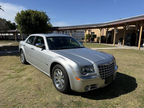 Used 2005 Chrysler 300 C RWD image 3