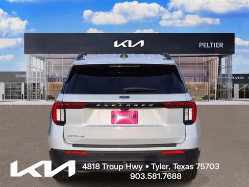 Used 2025 Ford Explorer Active RWD image 6