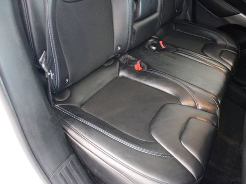 Used 2019 Jeep Cherokee Latitude Plus w/ Comfort/Convenience Group AWD/4WD image 26