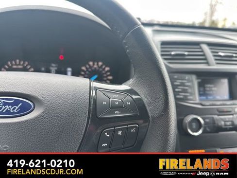 Used 2019 Ford Explorer XLT image 27