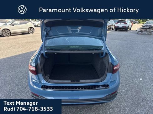 Used 2026 Volkswagen Jetta SE FWD image 10