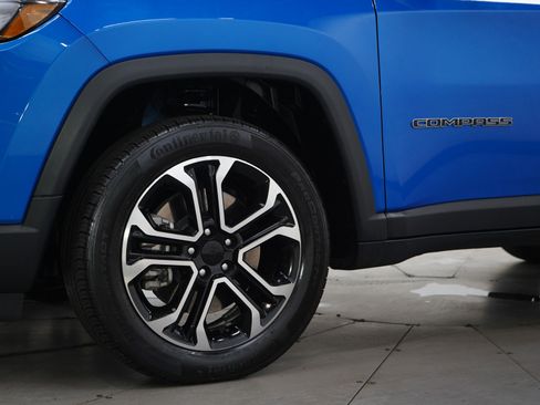 Used 2023 Jeep Compass Limited w/ Sun and Sound Group AWD/4WD image 29