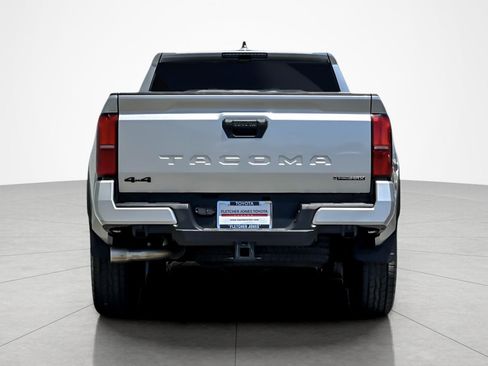 Certified 2025 Toyota Tacoma TRD Off-Road AWD/4WD image 4