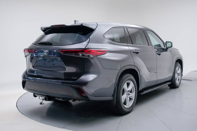 Used 2021 Toyota Highlander L AWD/4WD image 18