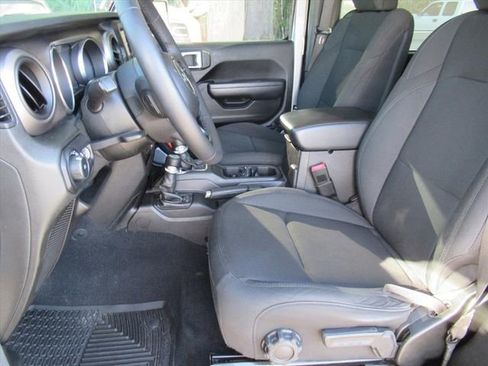 Used 2020 Jeep Wrangler Sport AWD/4WD image 17