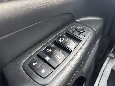 Used 2020 Jeep Grand Cherokee Limited image 9