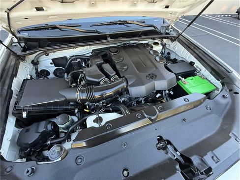 Used 2014 Toyota 4Runner SR5 AWD/4WD image 25