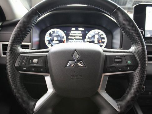 Used 2024 Mitsubishi Outlander SE Black Edition image 17