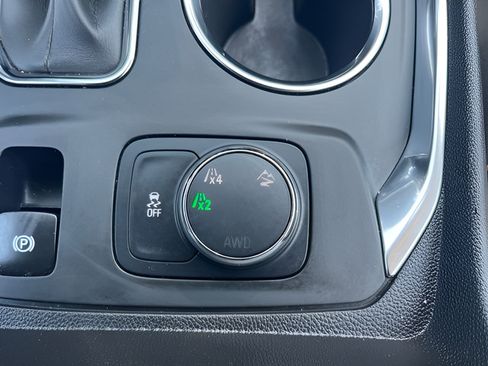 Used 2021 Chevrolet Traverse LT w/ LPO, Floor Liner Package AWD/4WD image 31