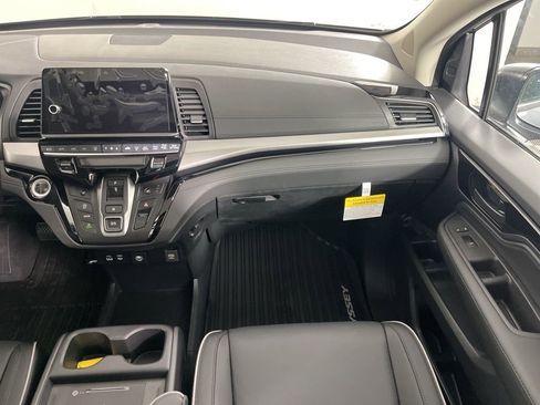 New 2026 Honda Odyssey Touring image 17