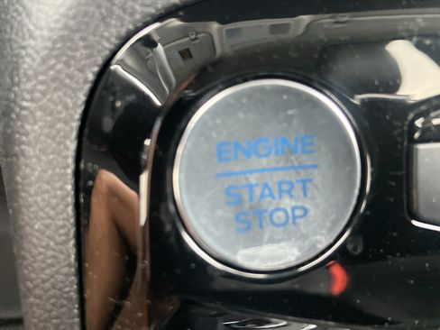Certified 2025 Ford Escape Platinum AWD/4WD image 30