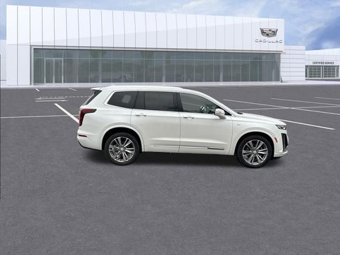 Used 2024 Cadillac XT6 Premium Luxury image 8