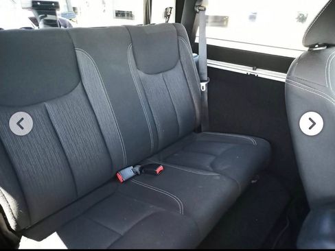 Used 2017 Jeep Wrangler Sahara w/ Connectivity Group AWD/4WD image 6